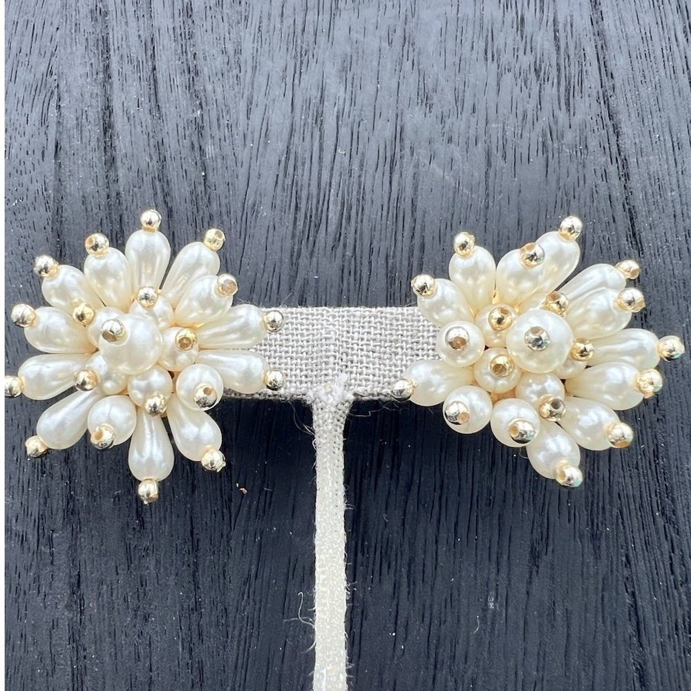 Vintage Faux Pearl Cluster Starburst Stud Earrings Gold Tone Size 1.25in